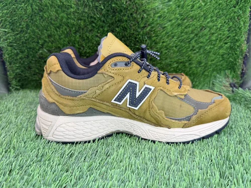 New Balance 2002R M2002RDP Athletic Sneaker Unisex M6/W7.5D Brown Suede Running